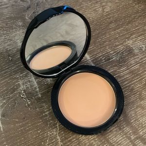Makeup - Loose Powders & Pressed Powder Makeup - Loose Powders & Pressed Powder
